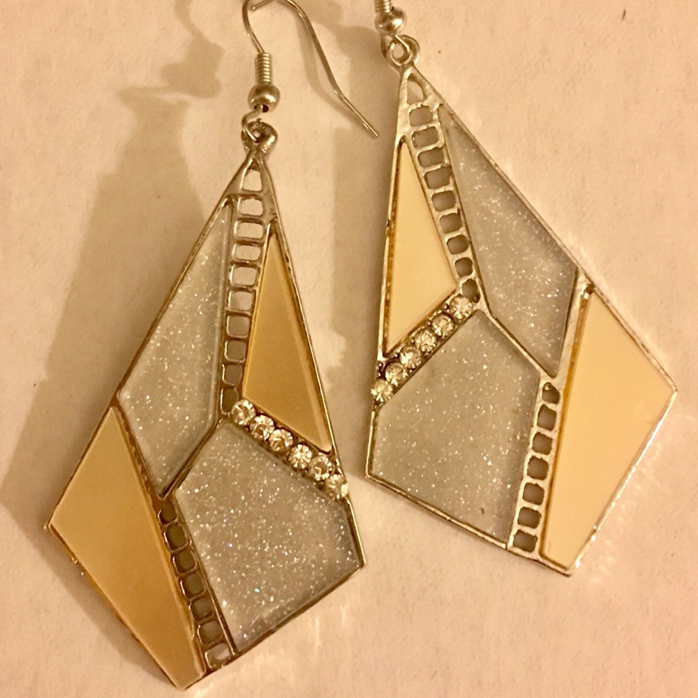 NWOT Beautiful Tan and Cream Enamel Earrings